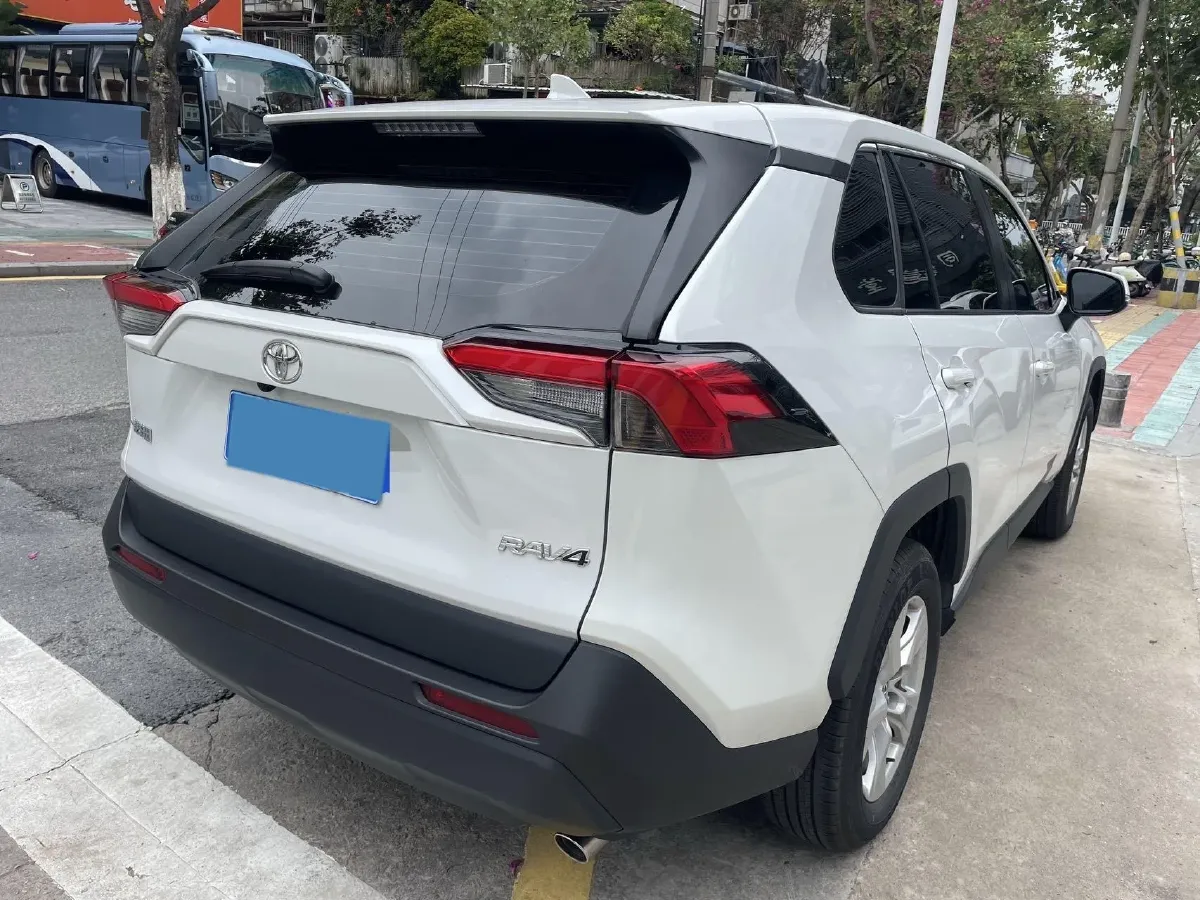 2024 Toyota RAV4 2.0L 171HP L4 CVT,autocango,china used car exporter,china ev exporter,chinese used car exporter,chinese used ev exporter