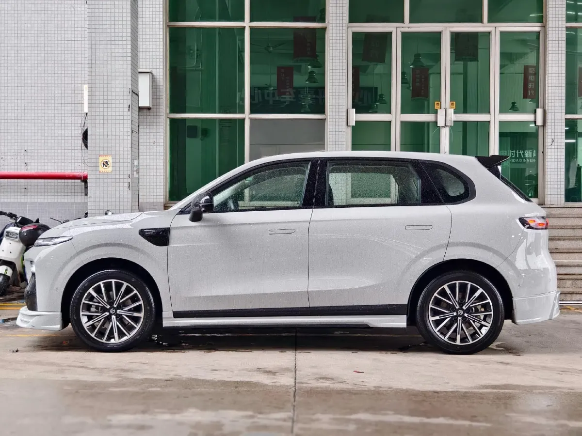 2025 Leapmotor B10 BEV 56.2KWH,autocango,china used car exporter,china ev exporter,chinese used car exporter,chinese used ev exporter