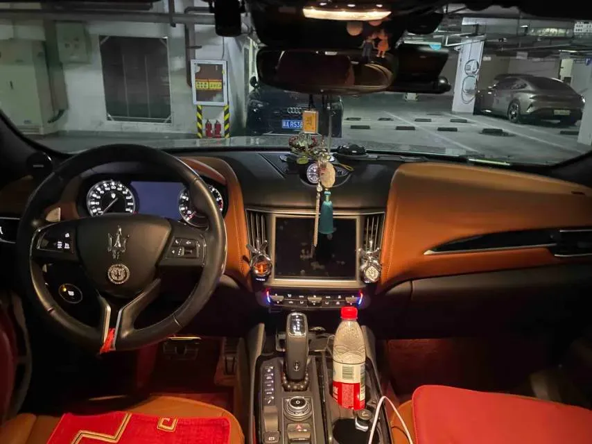 2022 Maserati Levante 2.0T 330HP L4 8AT,autocango,china used car exporter,china ev exporter,chinese used car exporter,chinese used ev exporter