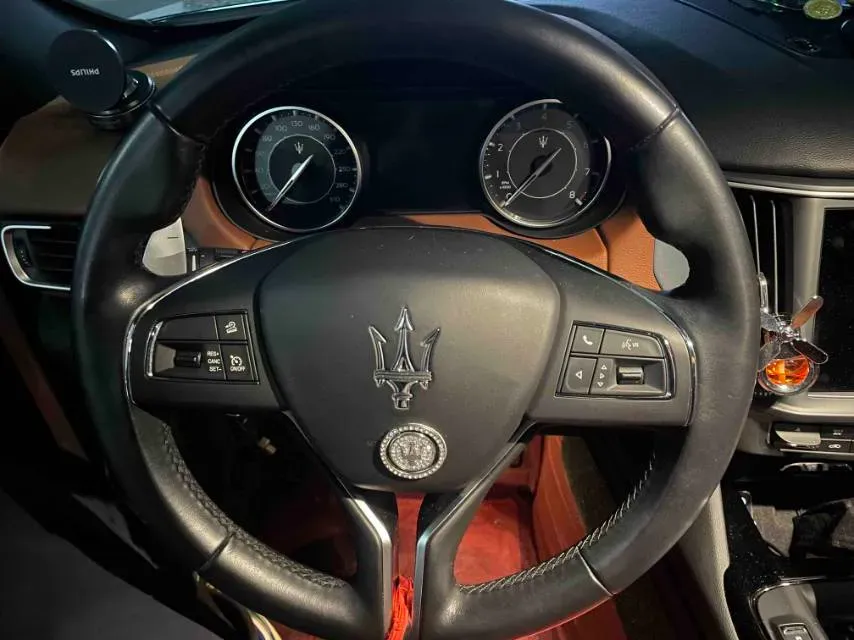 2022 Maserati Levante 2.0T 330HP L4 8AT,autocango,china used car exporter,china ev exporter,chinese used car exporter,chinese used ev exporter