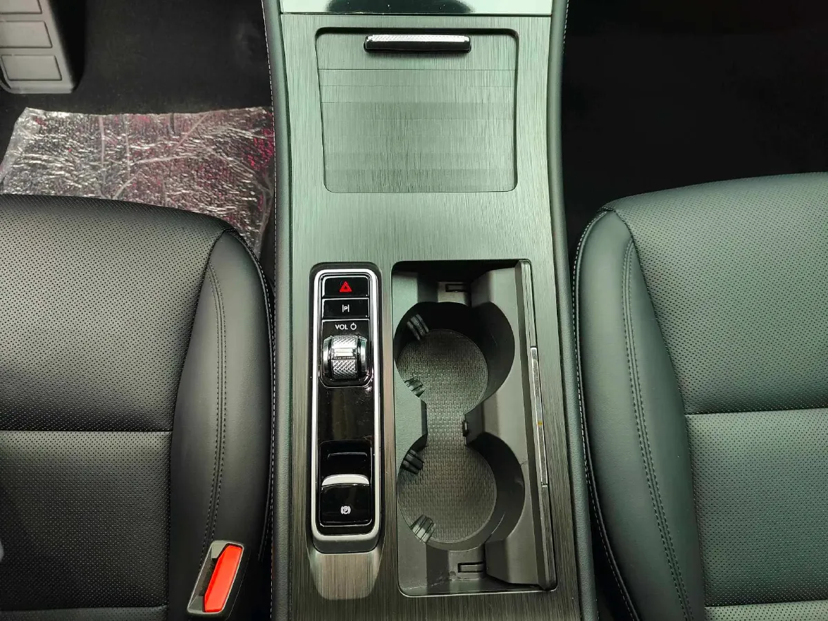 2024 Lincoln Corsair 2.0T 261HP L4 8AT,autocango,china used car exporter,china ev exporter,chinese used car exporter,chinese used ev exporter