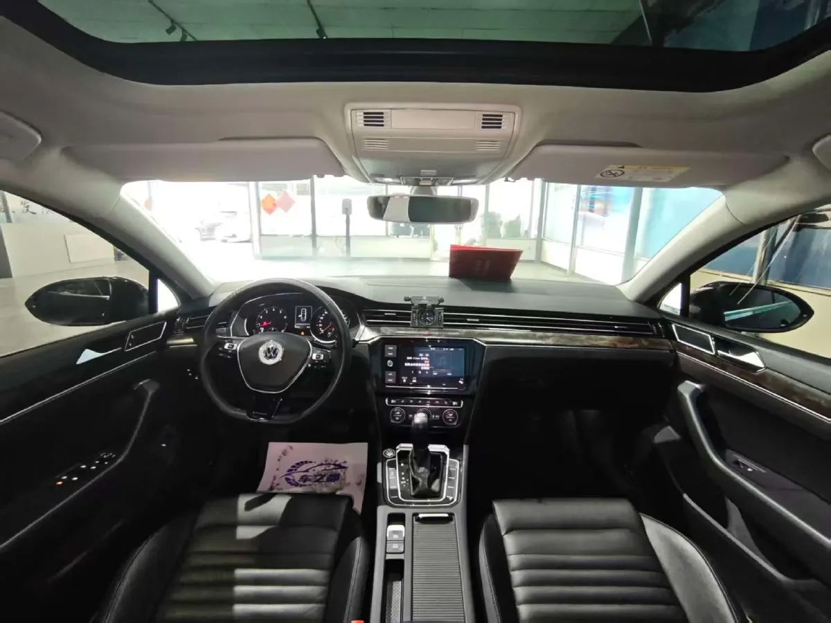 2019 Volkswagen Magotan 2.0T 186HP L4 7DCT,autocango,china used car exporter,china ev exporter,chinese used car exporter,chinese used ev exporter