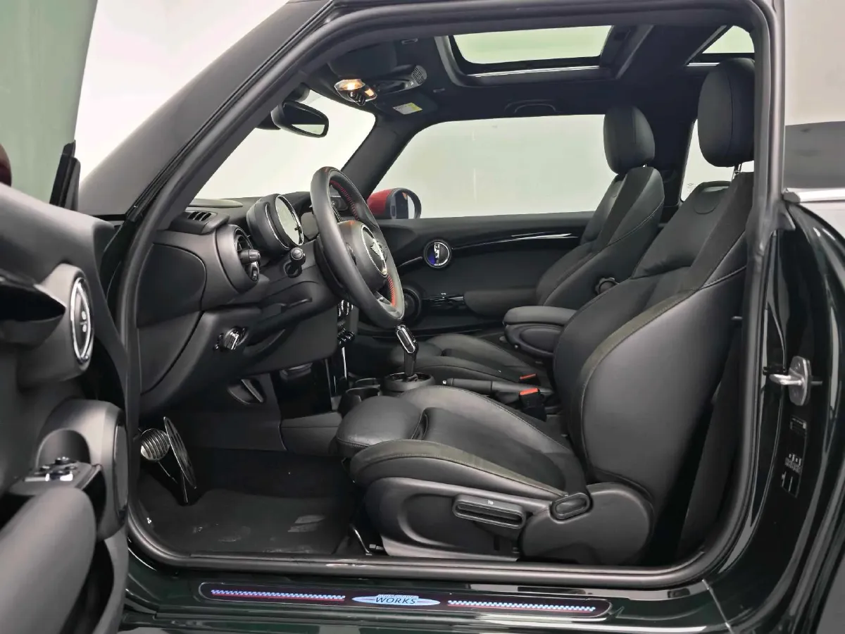 2020 MINI JCW 2.0T 231HP L4 8AT,autocango,china used car exporter,china ev exporter,chinese used car exporter,chinese used ev exporter