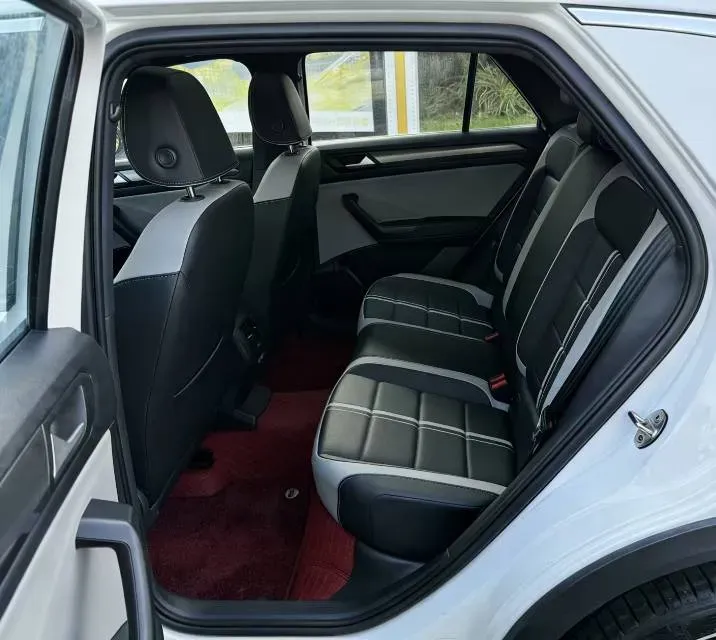 2023 Volkswagen T-Roc 1.5T 160HP L4 7DCT,autocango,china used car exporter,china ev exporter,chinese used car exporter,chinese used ev exporter