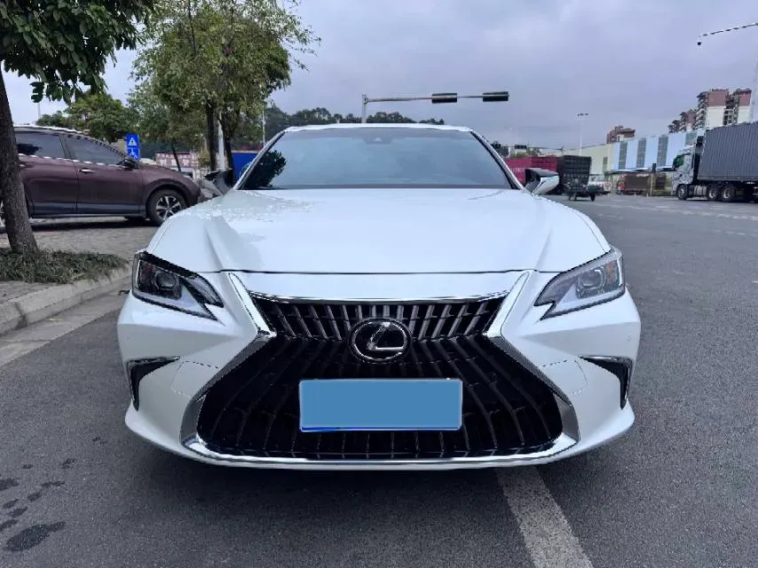 2023 Lexus ES 2.0L 173HP L4 CVT,autocango,china used car exporter,china ev exporter,chinese used car exporter,chinese used ev exporter