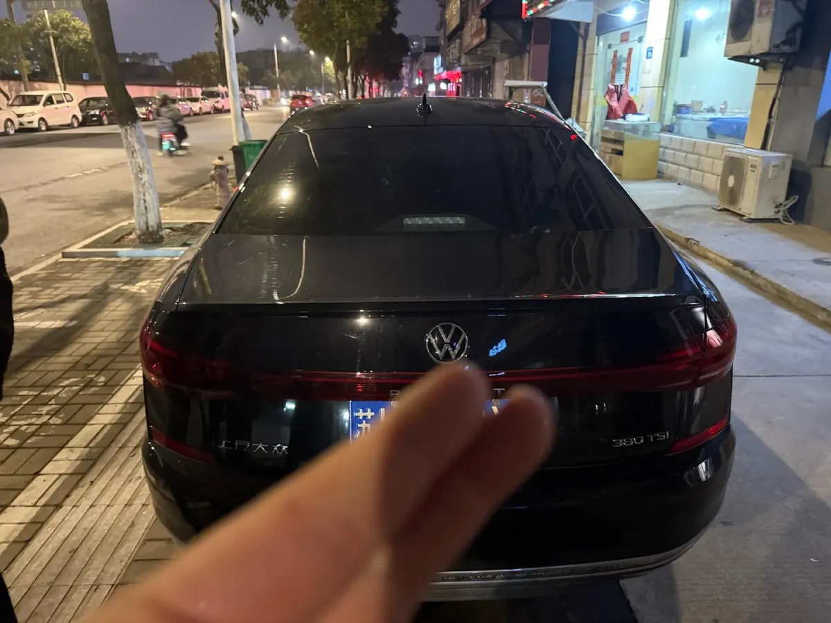 2025 Volkswagen Passat 2.0T 220HP L4 7DCT,autocango,china used car exporter,china ev exporter,chinese used car exporter,chinese used ev exporter