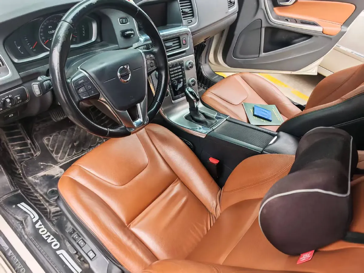 2019 Volvo S60 2.0T 245HP L4 8AT,autocango,china used car exporter,china ev exporter,chinese used car exporter,chinese used ev exporter