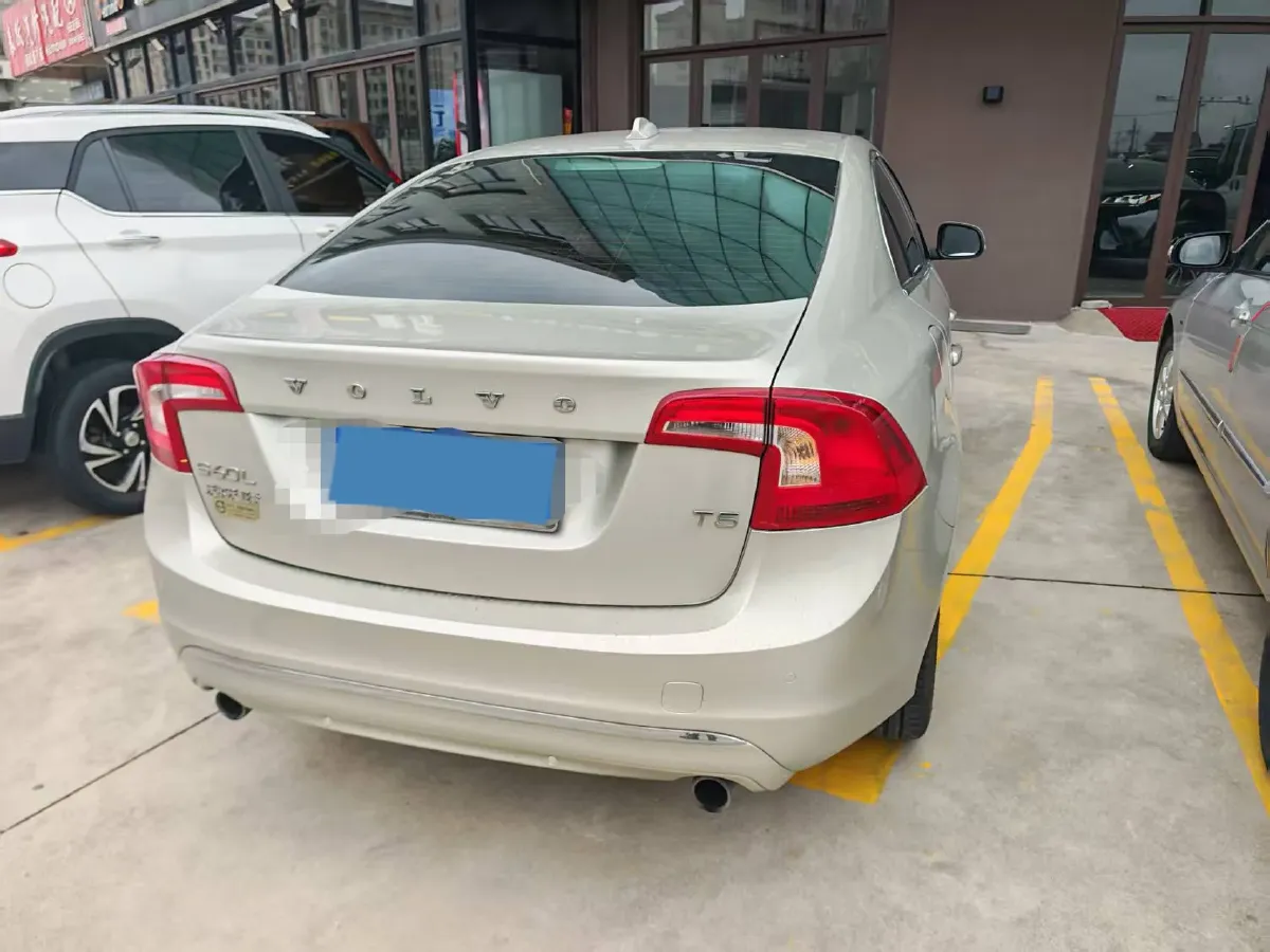 2019 Volvo S60 2.0T 245HP L4 8AT,autocango,china used car exporter,china ev exporter,chinese used car exporter,chinese used ev exporter