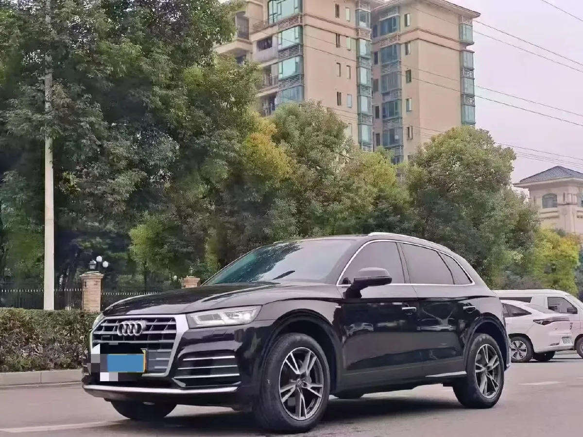 2020 Audi Q5L 2.0T 190HP L4 7DCT,autocango,china used car exporter,china ev exporter,chinese used car exporter,chinese used ev exporter