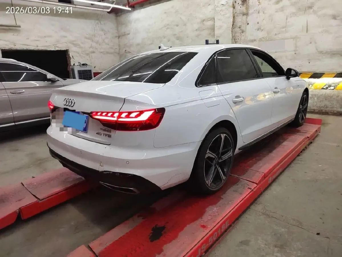2024 Audi A4L 2.0T 190HP L4 7DCT,autocango,china used car exporter,china ev exporter,chinese used car exporter,chinese used ev exporter