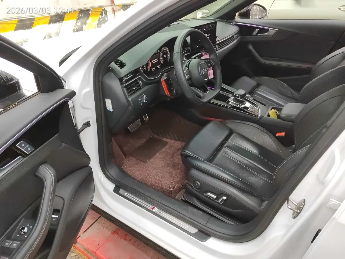 2024 Audi A4L 2.0T 190HP L4 7DCT,autocango,china used car exporter,china ev exporter,chinese used car exporter,chinese used ev exporter