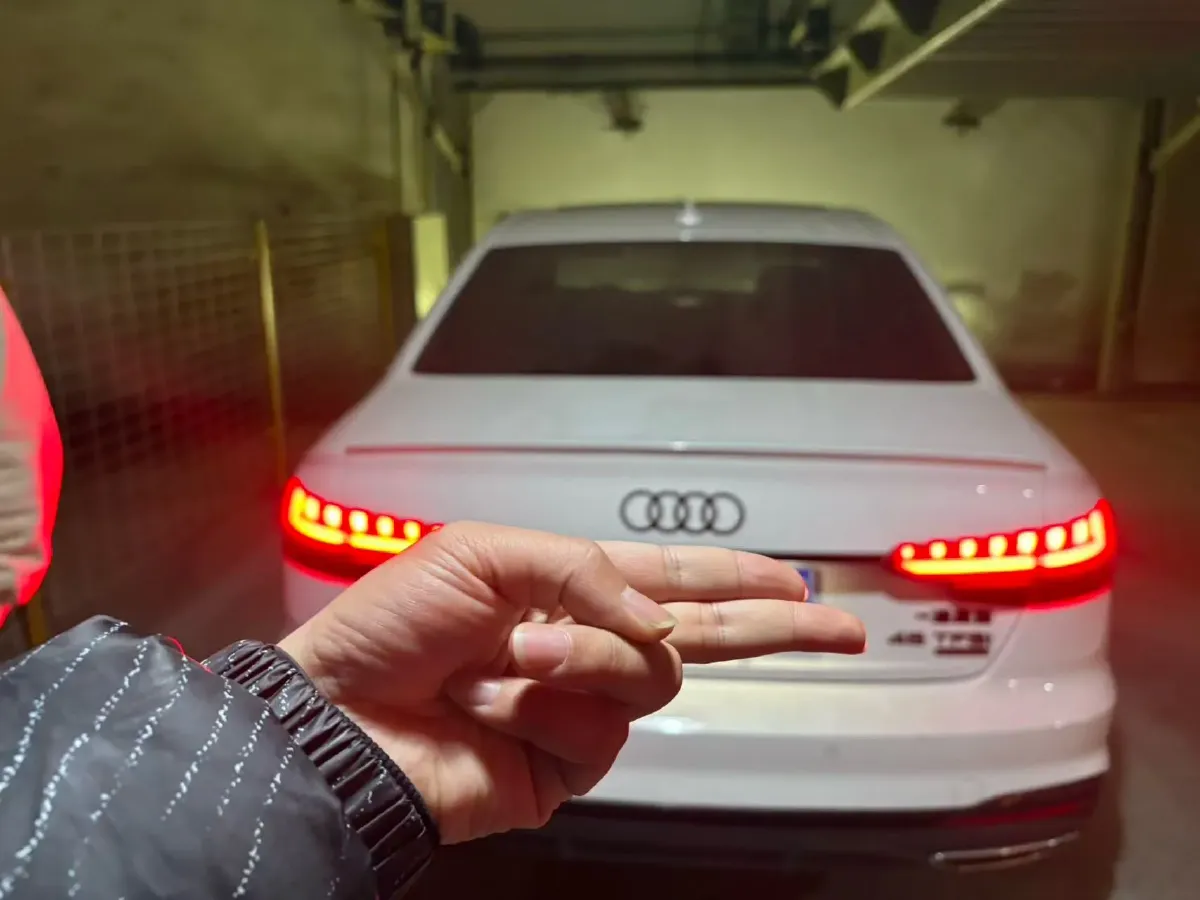 2024 Audi A4L 2.0T 245HP L4 7DCT,autocango,china used car exporter,china ev exporter,chinese used car exporter,chinese used ev exporter