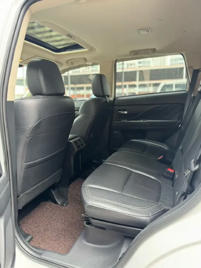 2019 Mitsubishi Outlander 2.4L 192HP L4 CVT,autocango,china used car exporter,china ev exporter,chinese used car exporter,chinese used ev exporter