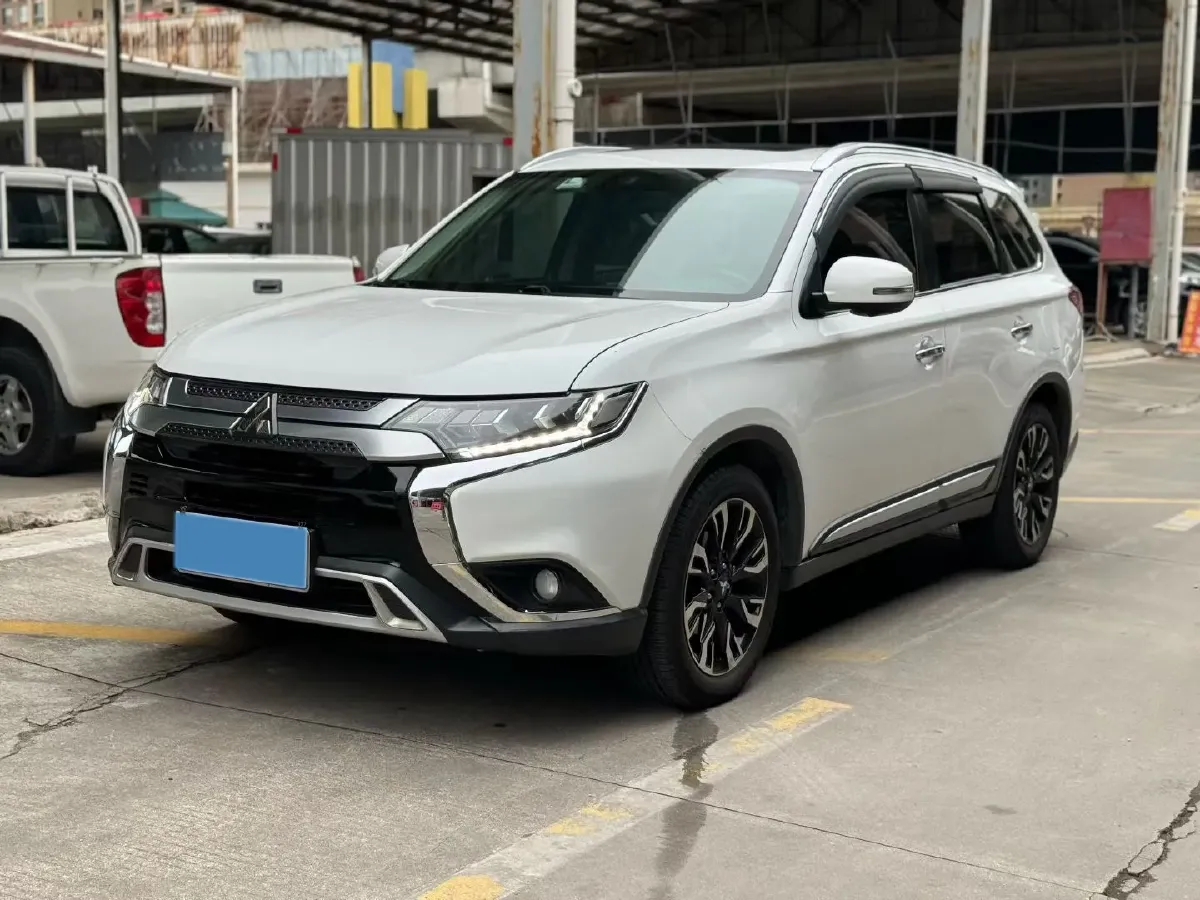 2019 Mitsubishi Outlander 2.4L 192HP L4 CVT,autocango,china used car exporter,china ev exporter,chinese used car exporter,chinese used ev exporter