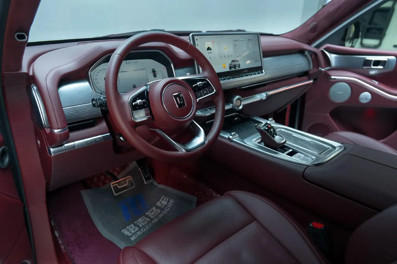 2024 Tank 700 3.0T 360HP V6 9AT PHEV 37.1KWH,autocango,china used car exporter,china ev exporter,chinese used car exporter,chinese used ev exporter