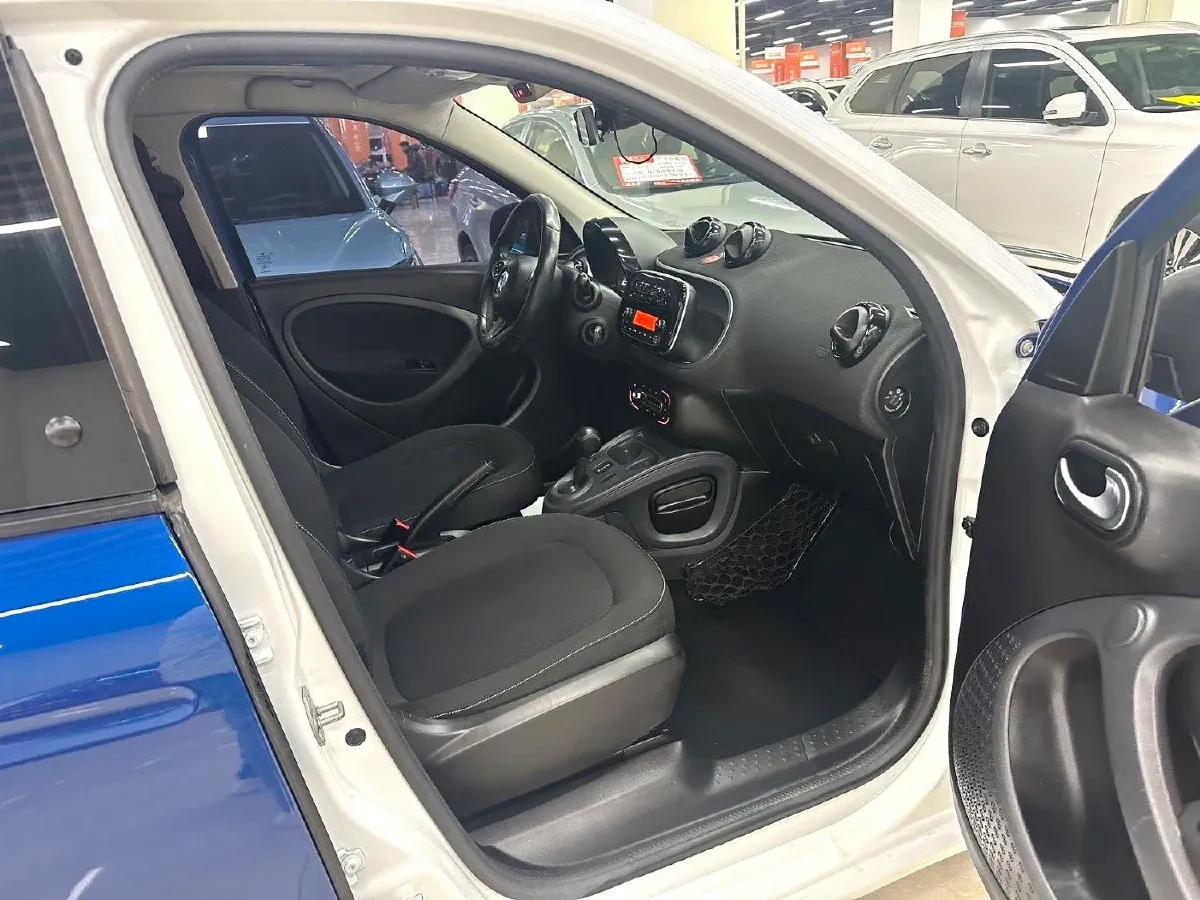 2016 Smart smart forfour 1.0L 71HP L3 6DCT,autocango,china used car exporter,china ev exporter,chinese used car exporter,chinese used ev exporter