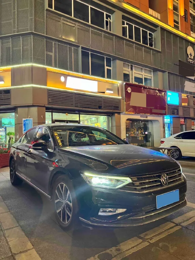 2020 Volkswagen Magotan 2.0T 186HP L4 7DCT,autocango,china used car exporter,china ev exporter,chinese used car exporter,chinese used ev exporter