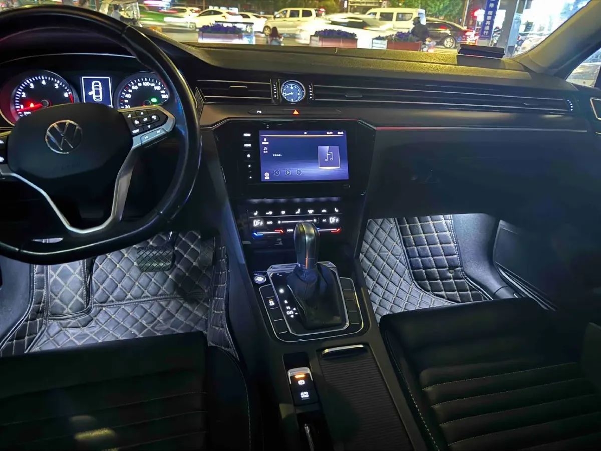 2020 Volkswagen Magotan 2.0T 186HP L4 7DCT,autocango,china used car exporter,china ev exporter,chinese used car exporter,chinese used ev exporter