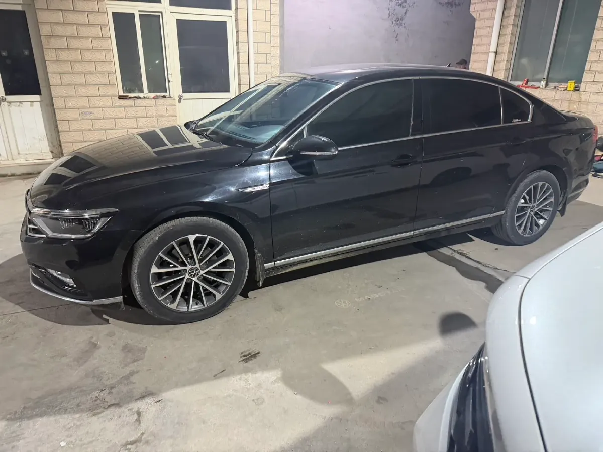 2020 Volkswagen Magotan 2.0T 186HP L4 7DCT,autocango,china used car exporter,china ev exporter,chinese used car exporter,chinese used ev exporter