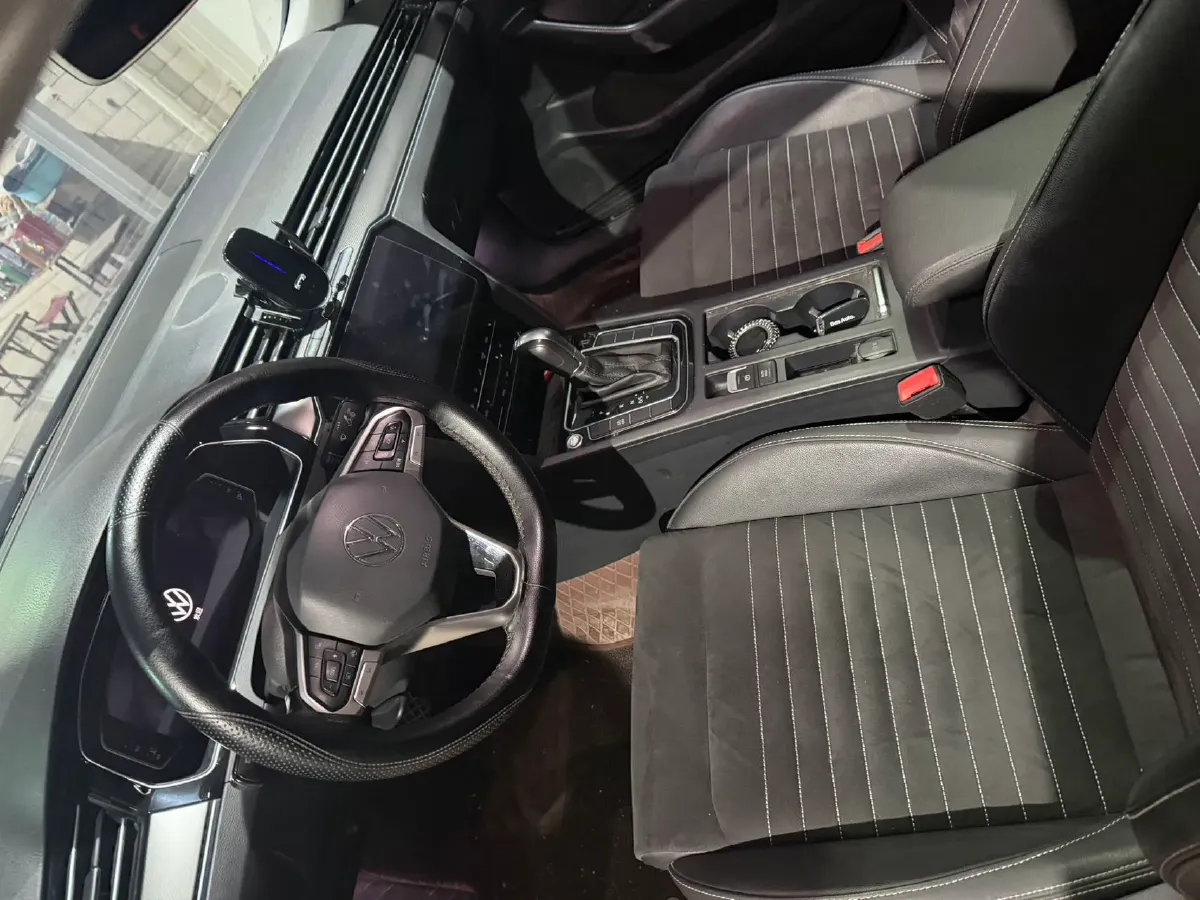 2020 Volkswagen Magotan 2.0T 186HP L4 7DCT,autocango,china used car exporter,china ev exporter,chinese used car exporter,chinese used ev exporter