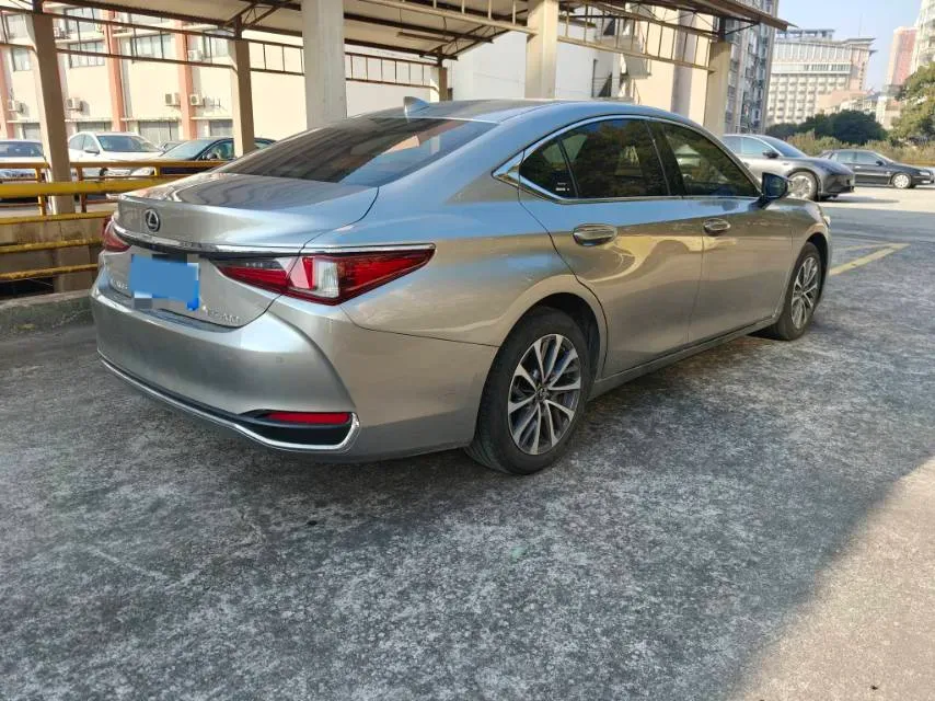 2022 Lexus ES 2.0L 173HP L4 CVT,autocango,china used car exporter,china ev exporter,chinese used car exporter,chinese used ev exporter