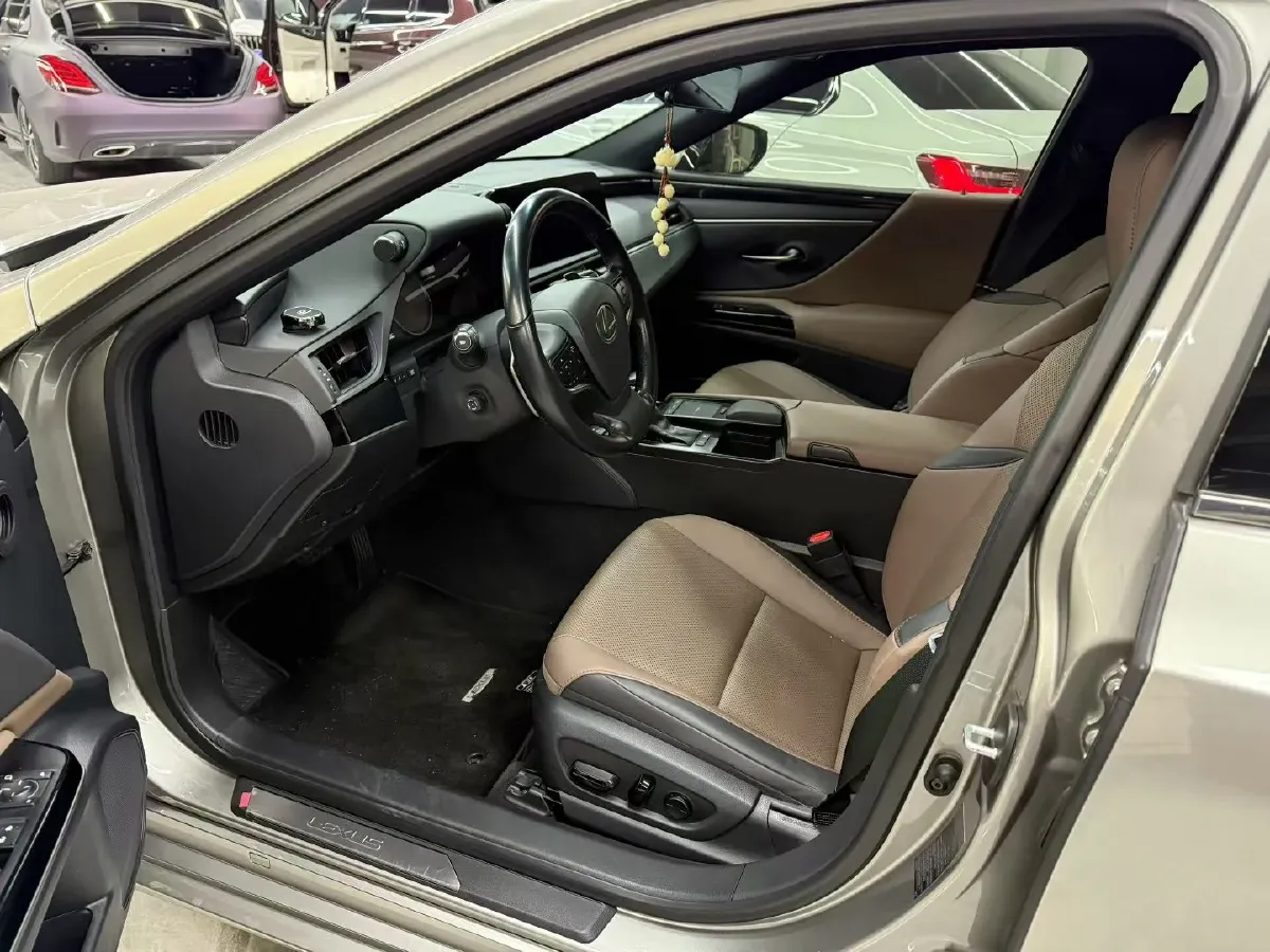 2021 Lexus ES 2.5L 178HP L4 E-CVT Hybrid,autocango,china used car exporter,china ev exporter,chinese used car exporter,chinese used ev exporter