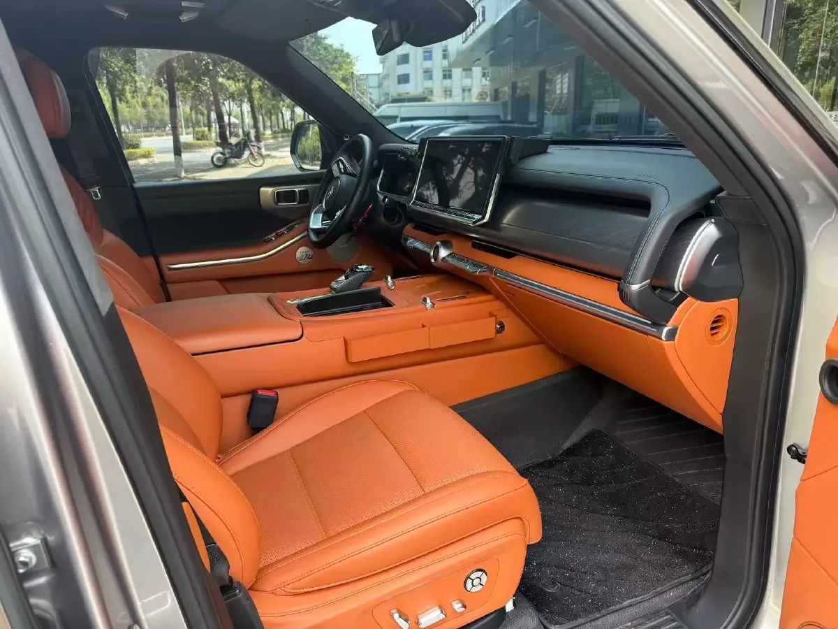 2024 Tank 700 3.0T 360HP V6 9AT PHEV 37.1KWH,autocango,china used car exporter,china ev exporter,chinese used car exporter,chinese used ev exporter