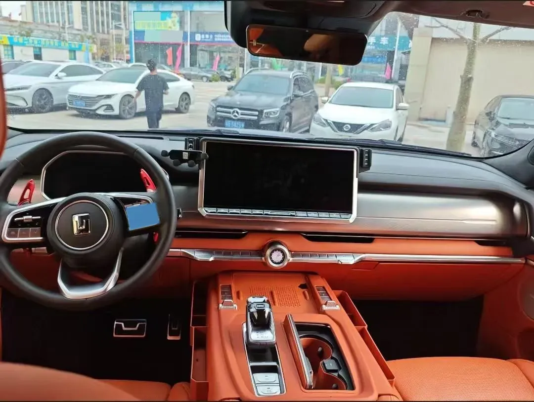 2024 Tank 700 3.0T 360HP V6 9AT PHEV 37.1KWH,autocango,china used car exporter,china ev exporter,chinese used car exporter,chinese used ev exporter