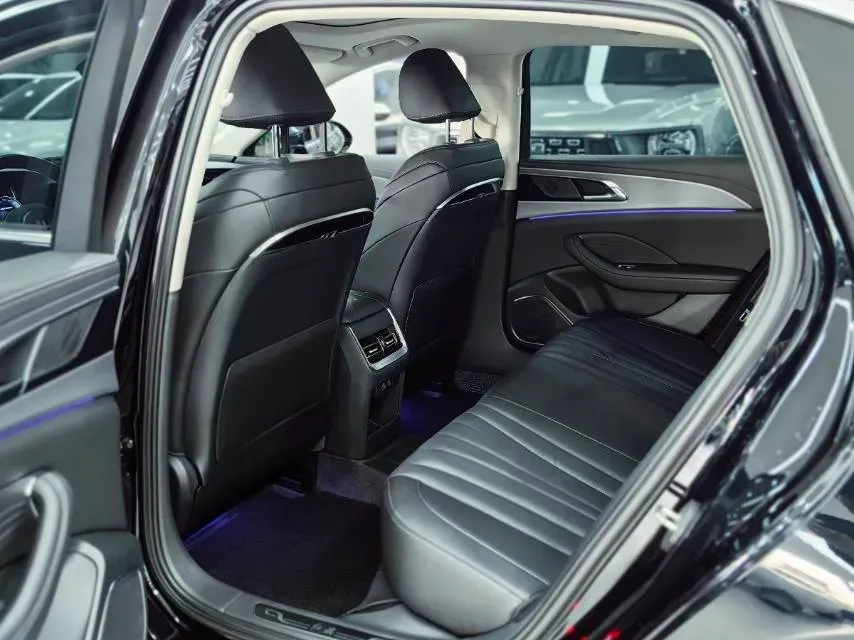 2023 HongQi H5 2.0T 224HP L4 8AT,autocango,china used car exporter,china ev exporter,chinese used car exporter,chinese used ev exporter