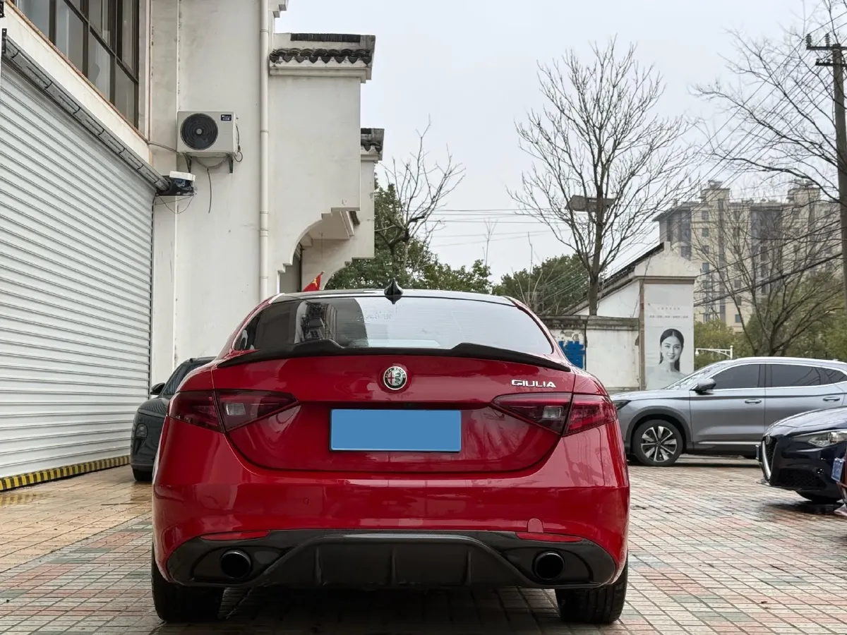2020 Alfa Romeo Giulia 2.0T 280HP L4 8AT,autocango,china used car exporter,china ev exporter,chinese used car exporter,chinese used ev exporter