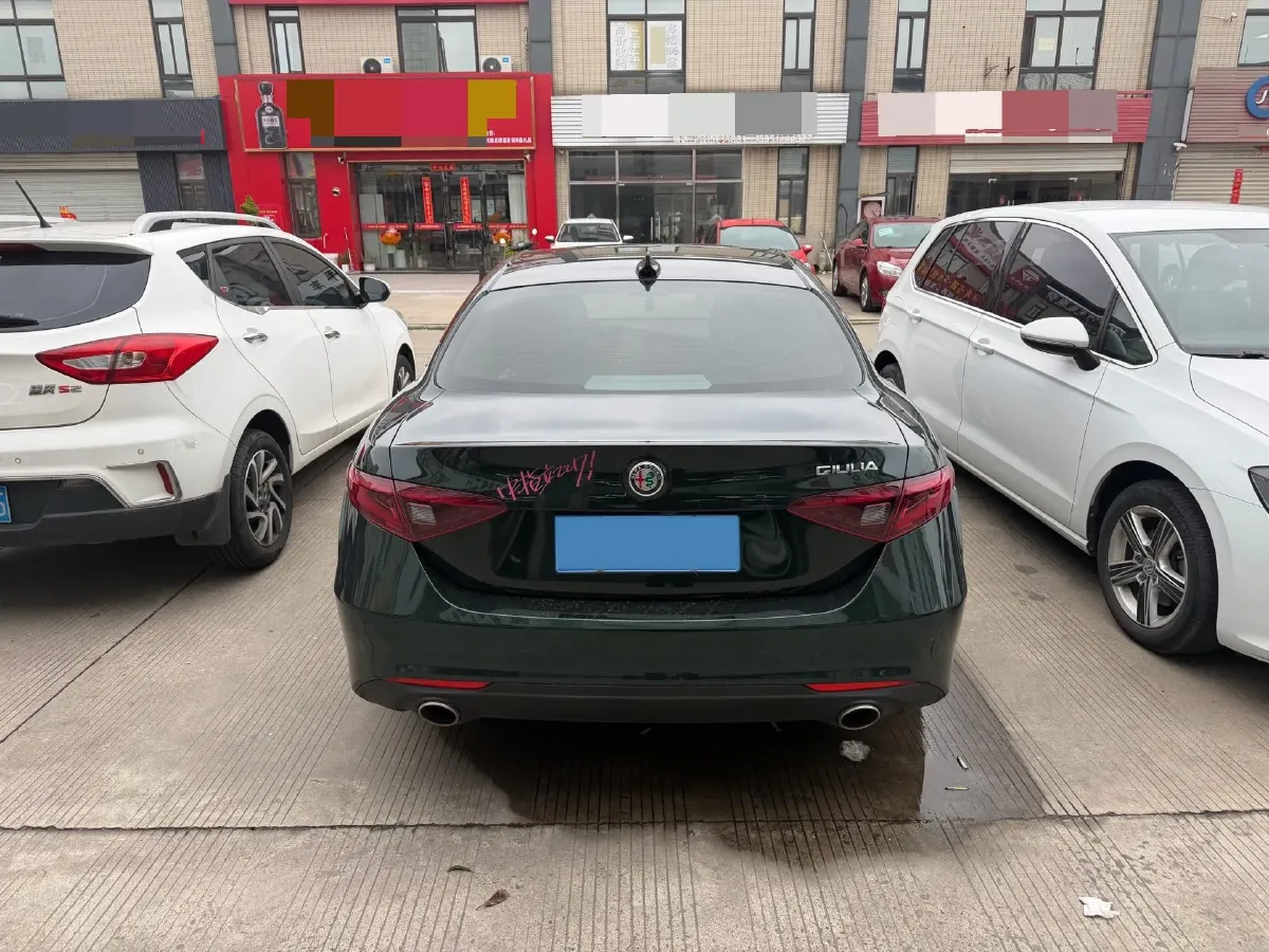 2021 Alfa Romeo Giulia 2.0T 280HP L4 8AT,autocango,china used car exporter,china ev exporter,chinese used car exporter,chinese used ev exporter