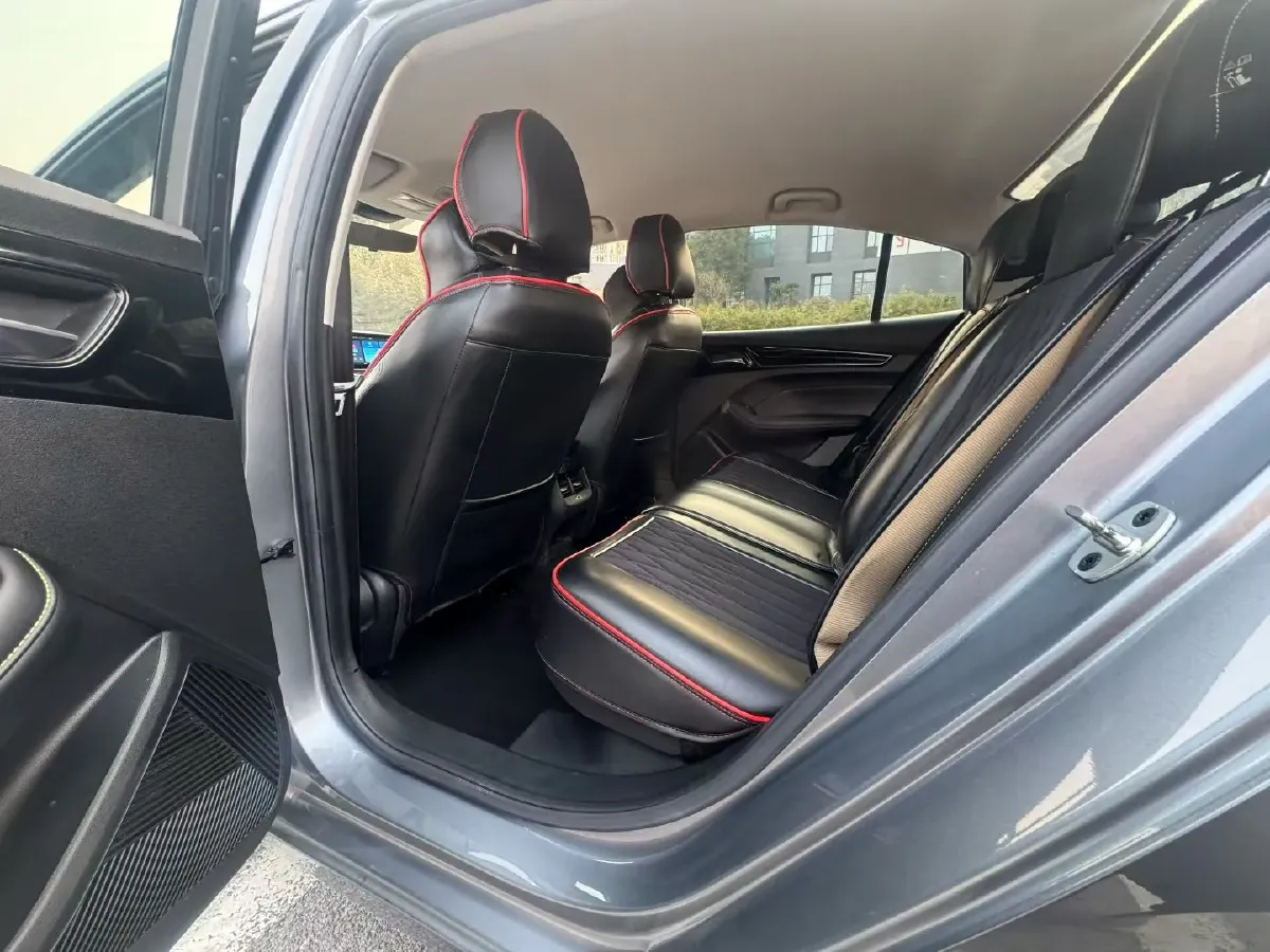 2021 Roewe i5 1.5L 120HP L4 5MT,autocango,china used car exporter,china ev exporter,chinese used car exporter,chinese used ev exporter