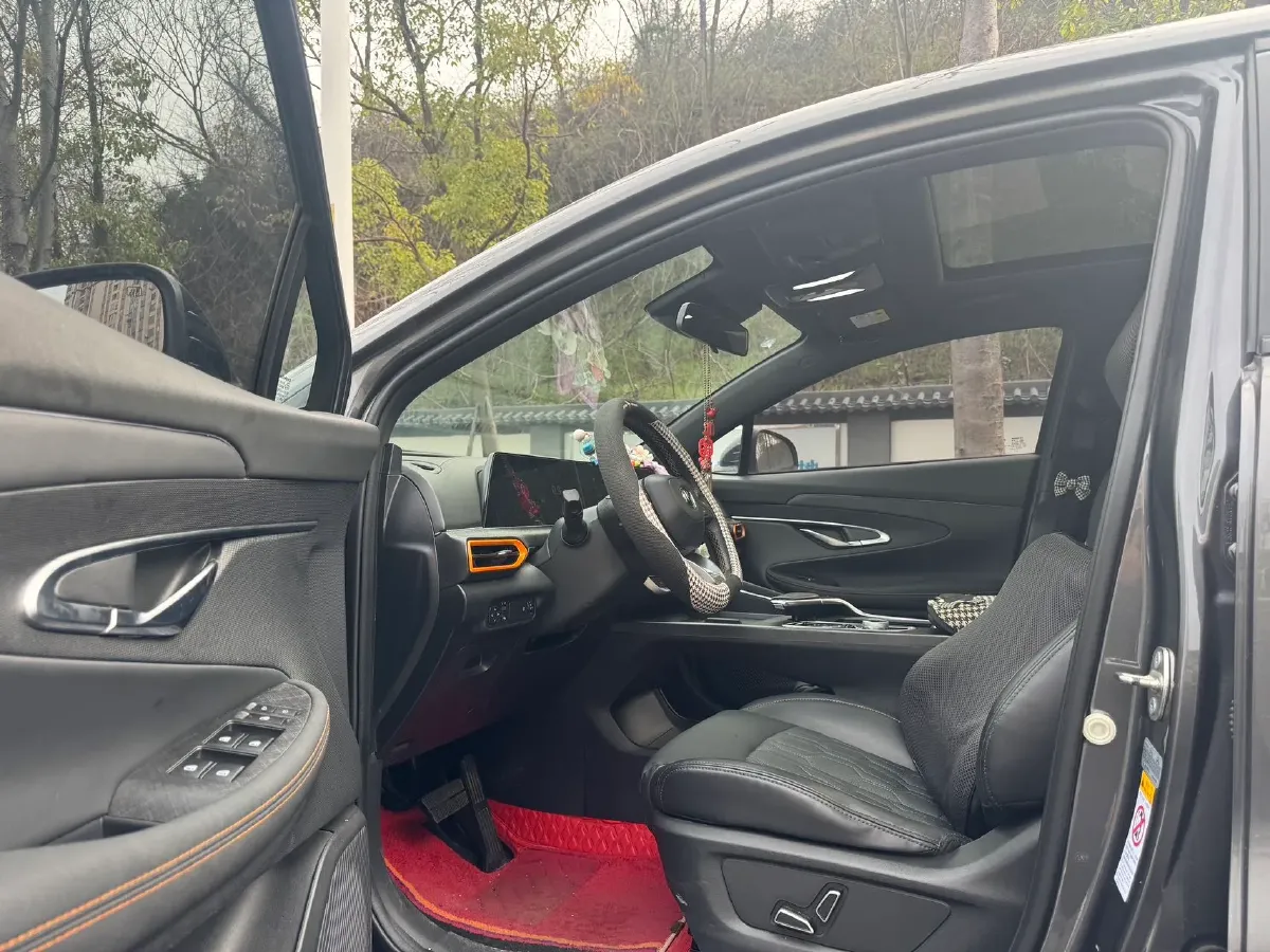 2022 ChangAn UNI-T 1.5T 188HP L4 7DCT,autocango,china used car exporter,china ev exporter,chinese used car exporter,chinese used ev exporter