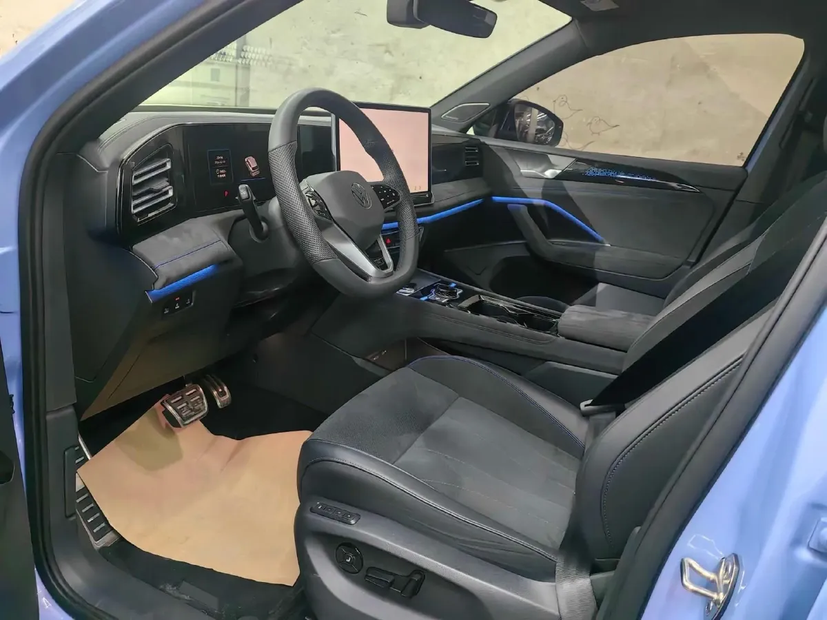 2024 Volkswagen Tiguan L 2.0T 220HP L4 7DCT,autocango,china used car exporter,china ev exporter,chinese used car exporter,chinese used ev exporter
