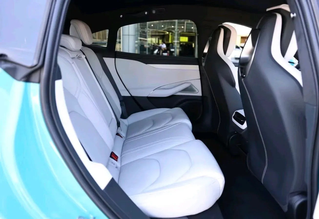 2024 MI SU7 BEV 101KWH,autocango,china used car exporter,china ev exporter,chinese used car exporter,chinese used ev exporter