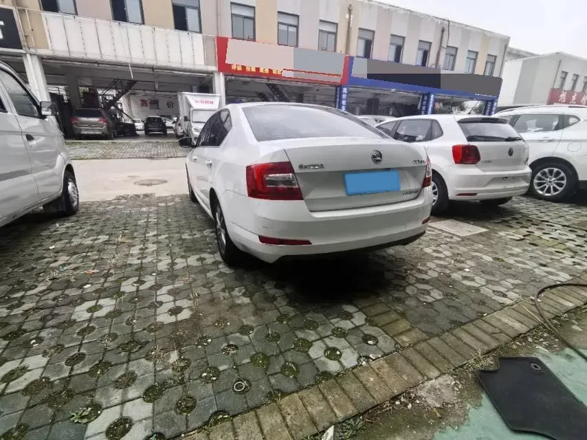 2017 Skoda Octavia 1.6L 110HP L4 5MT,autocango,china used car exporter,china ev exporter,chinese used car exporter,chinese used ev exporter