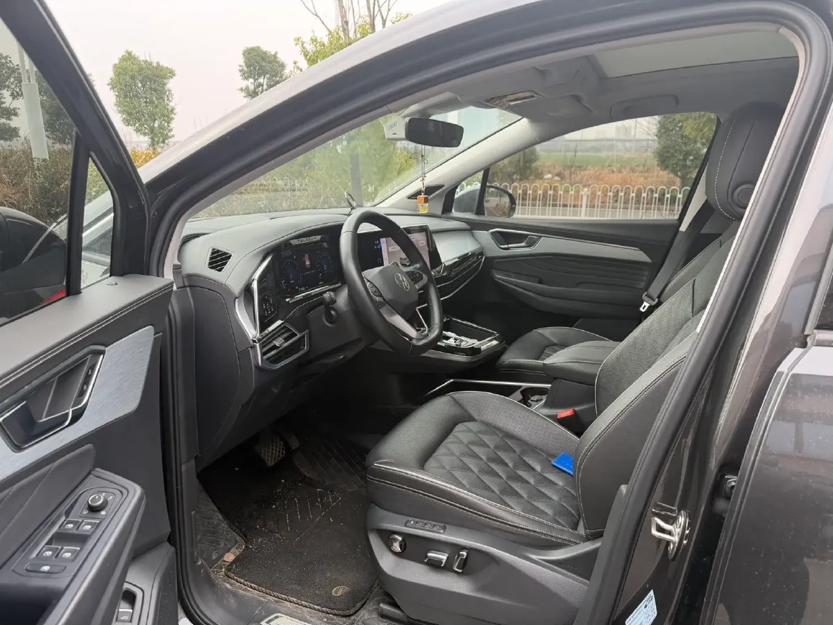 2022 Volkswagen Talagon 2.5T 299HP V6 7DCT,autocango,china used car exporter,china ev exporter,chinese used car exporter,chinese used ev exporter