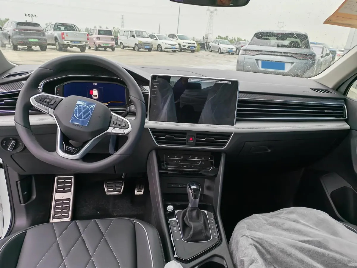 2025 Volkswagen Tiguan L 2.0T 186HP L4 7DCT,autocango,china used car exporter,china ev exporter,chinese used car exporter,chinese used ev exporter