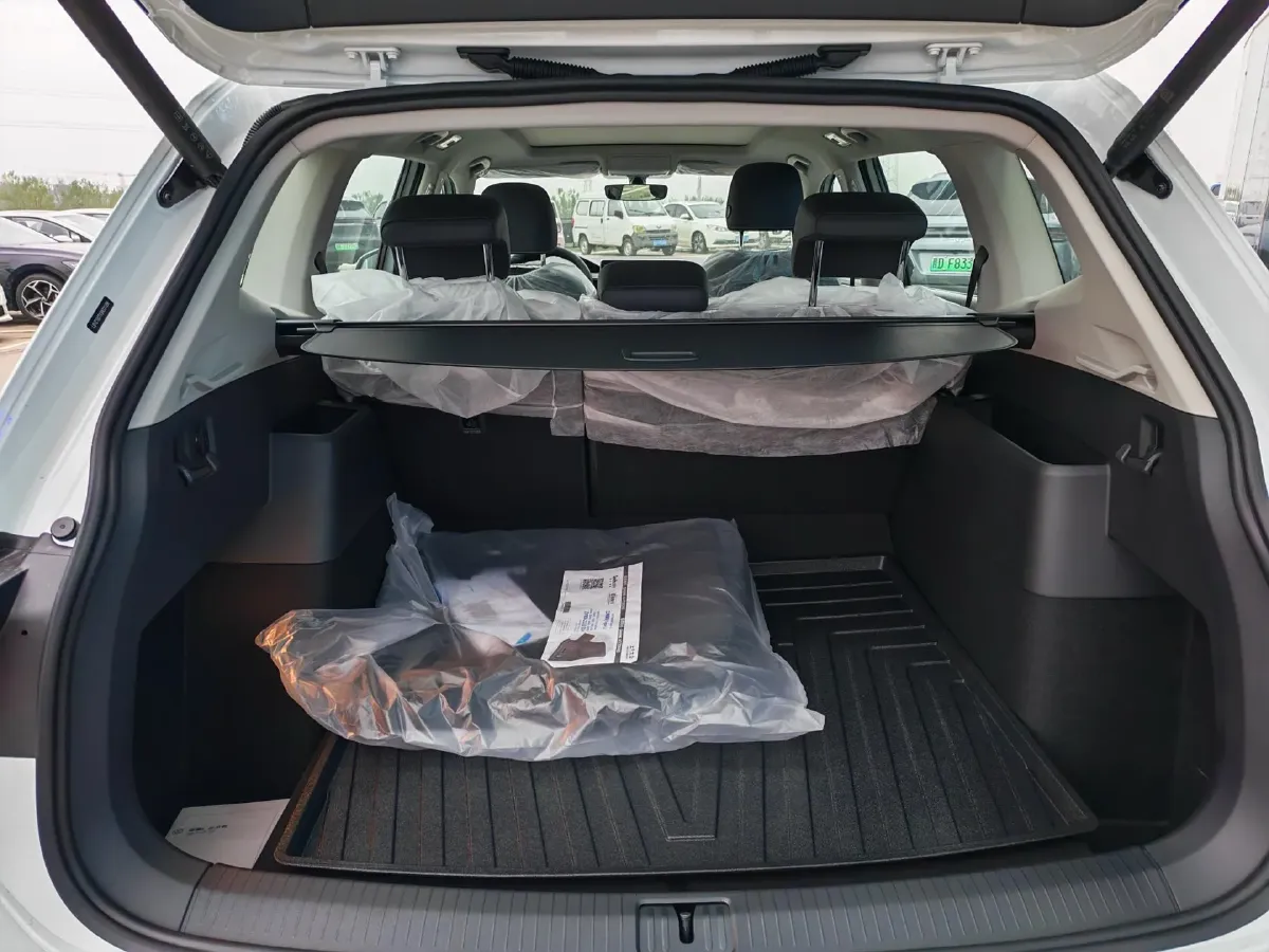 2025 Volkswagen Tiguan L 2.0T 186HP L4 7DCT,autocango,china used car exporter,china ev exporter,chinese used car exporter,chinese used ev exporter