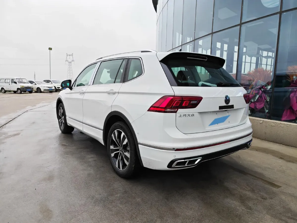 2025 Volkswagen Tiguan L 2.0T 186HP L4 7DCT,autocango,china used car exporter,china ev exporter,chinese used car exporter,chinese used ev exporter