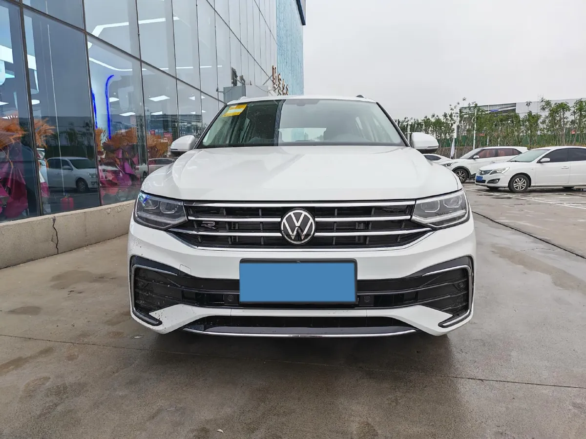 2025 Volkswagen Tiguan L 2.0T 186HP L4 7DCT,autocango,china used car exporter,china ev exporter,chinese used car exporter,chinese used ev exporter