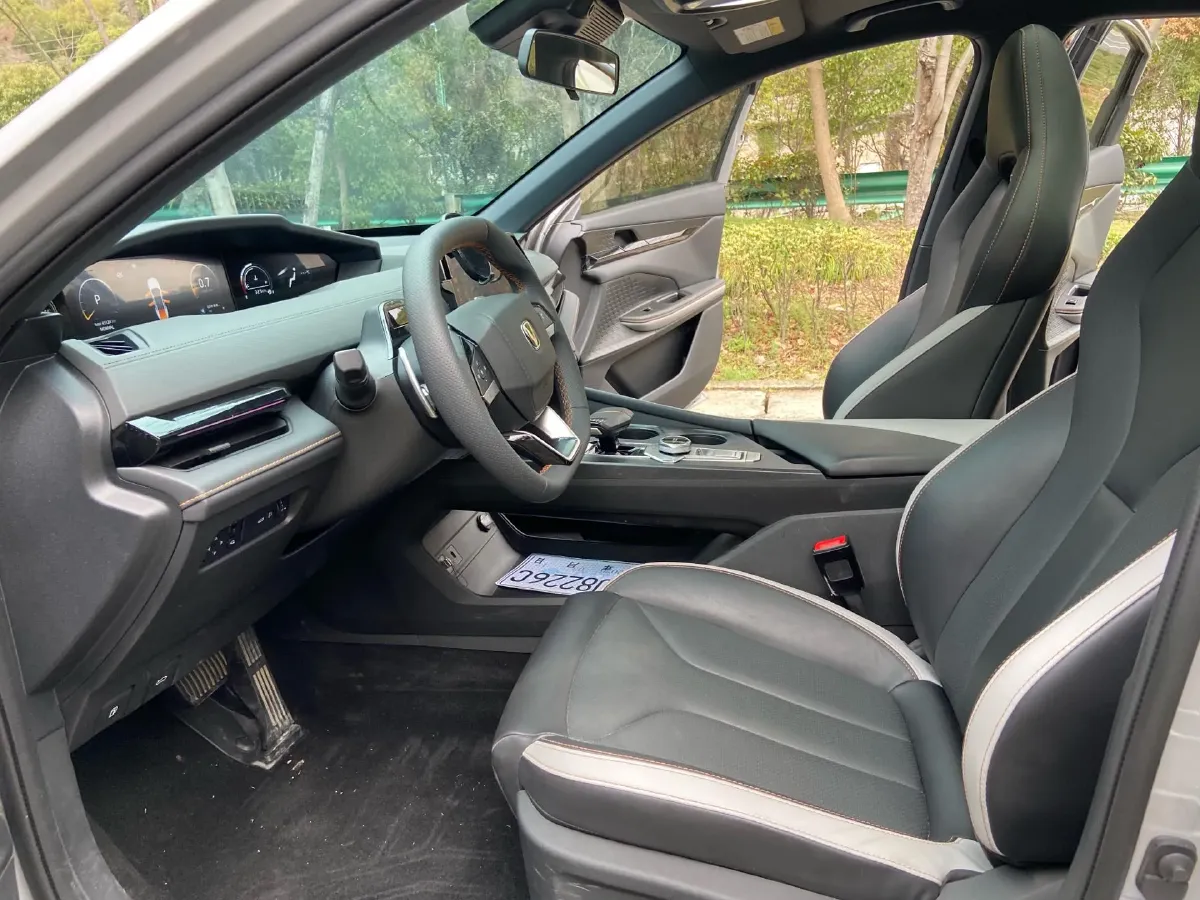 2023 ChangAn UNI-V 1.5T 188HP L4 7DCT,autocango,china used car exporter,china ev exporter,chinese used car exporter,chinese used ev exporter