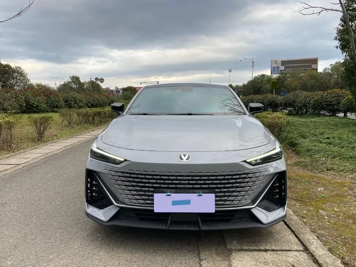 2023 ChangAn UNI-V 1.5T 188HP L4 7DCT,autocango,china used car exporter,china ev exporter,chinese used car exporter,chinese used ev exporter