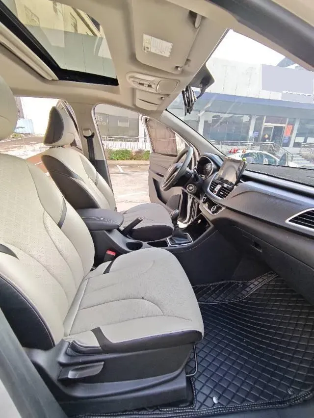 2019 BaoJun 730 1.5T 150HP L4 6MT,autocango,china used car exporter,china ev exporter,chinese used car exporter,chinese used ev exporter