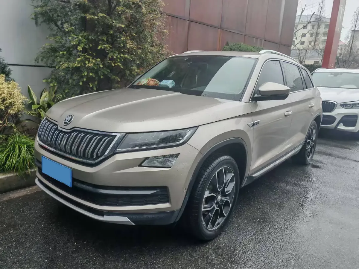 2020 Skoda Kodiak 2.0T 186HP L4 7DCT,autocango,china used car exporter,china ev exporter,chinese used car exporter,chinese used ev exporter