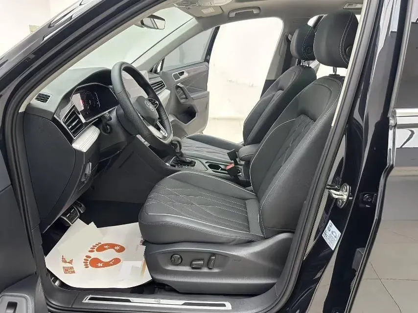 2023 Volkswagen Tiguan L 2.0T 186HP L4 7DCT,autocango,china used car exporter,china ev exporter,chinese used car exporter,chinese used ev exporter