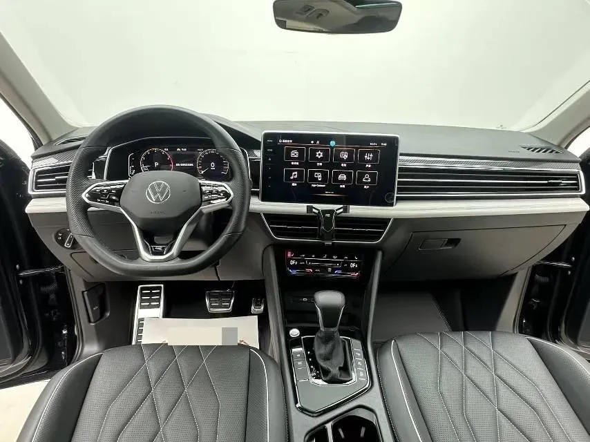 2023 Volkswagen Tiguan L 2.0T 186HP L4 7DCT,autocango,china used car exporter,china ev exporter,chinese used car exporter,chinese used ev exporter
