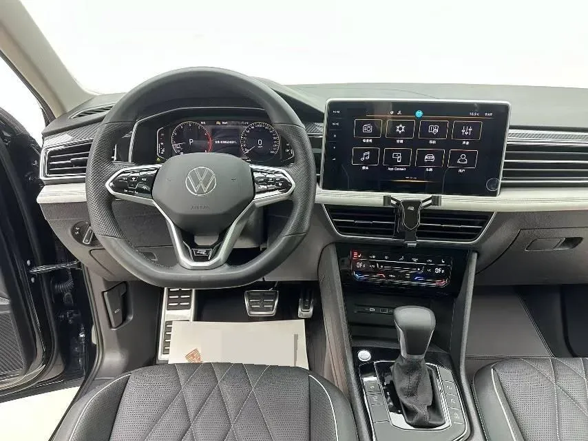 2023 Volkswagen Tiguan L 2.0T 186HP L4 7DCT,autocango,china used car exporter,china ev exporter,chinese used car exporter,chinese used ev exporter
