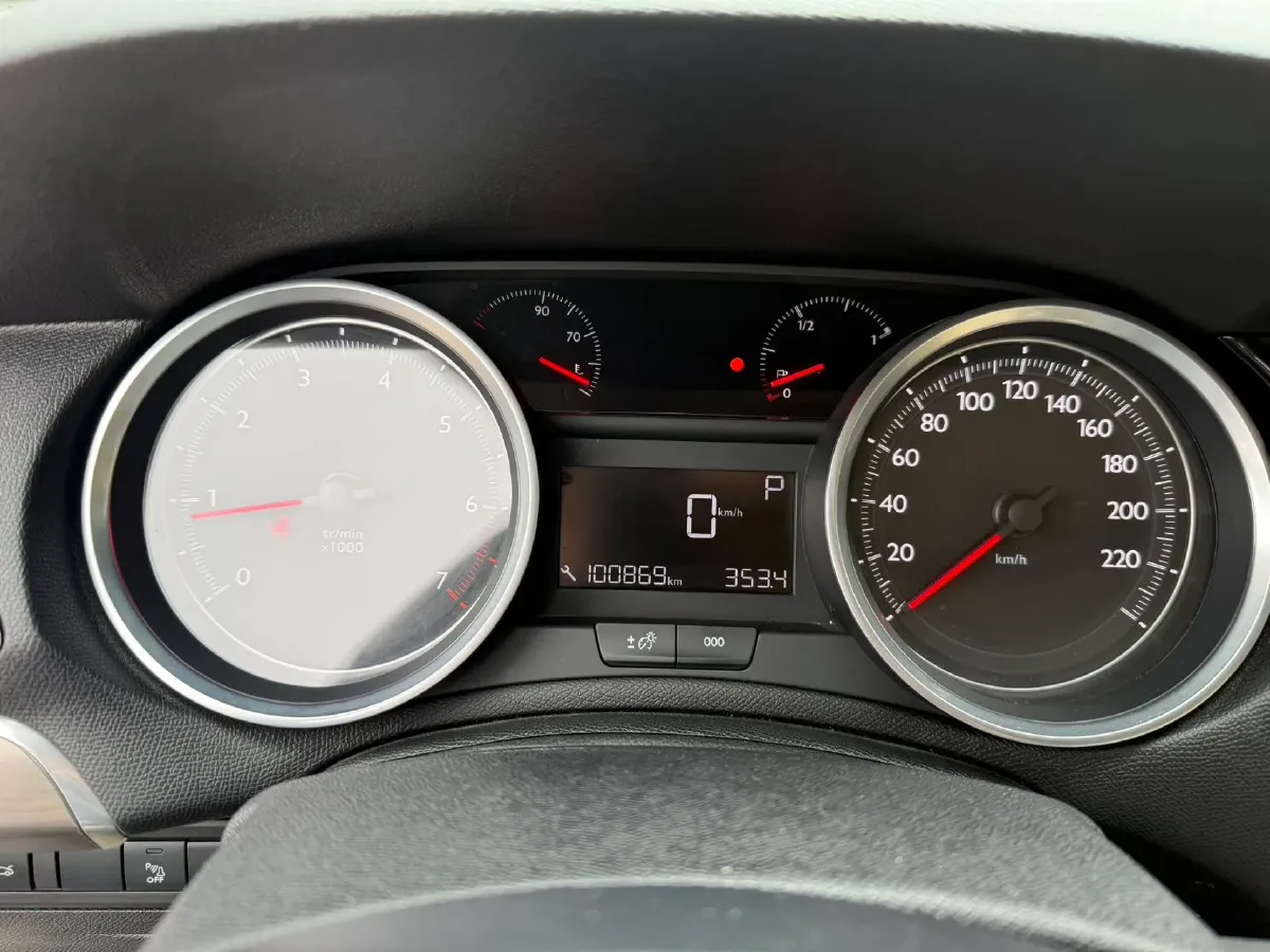 2015 Peugeot 408 1.2T 136HP L3 6AT,autocango,china used car exporter,china ev exporter,chinese used car exporter,chinese used ev exporter