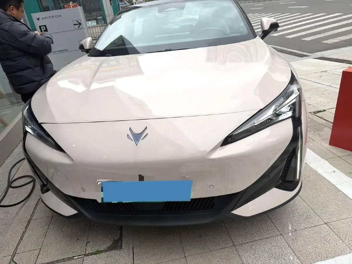 2024 ARCFOX αT5 BEV 79.2KWH,autocango,china used car exporter,china ev exporter,chinese used car exporter,chinese used ev exporter